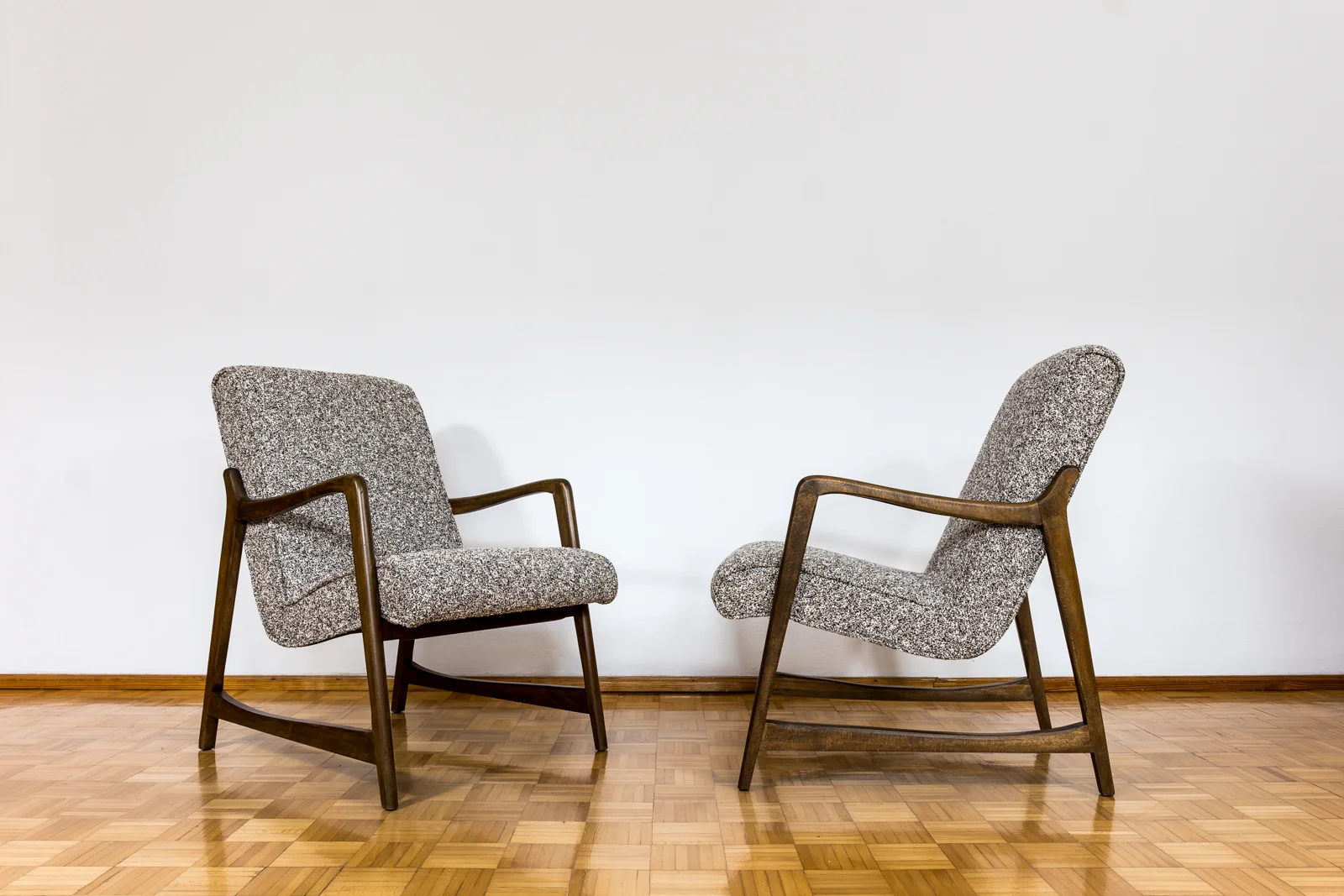 Pair of armchairs, 364, designed by Barbara Fenrych Węcławska, Poland, 1960s