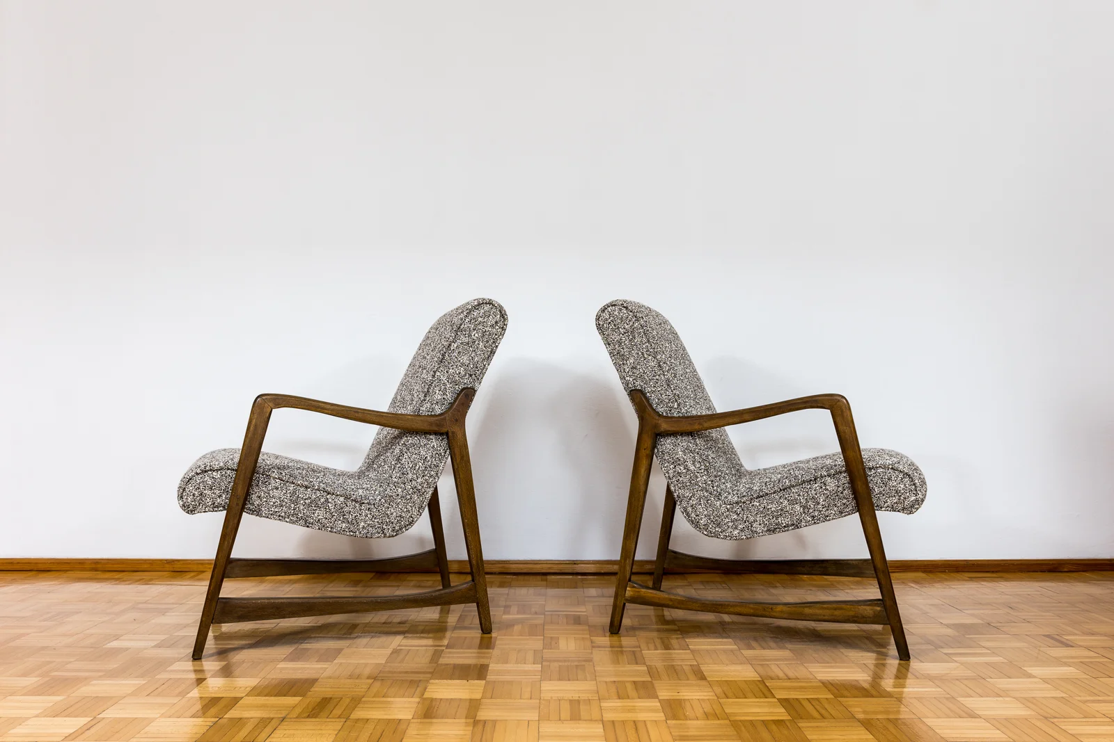 Pair of armchairs, 364, designed by Barbara Fenrych Węcławska, Poland, 1960s