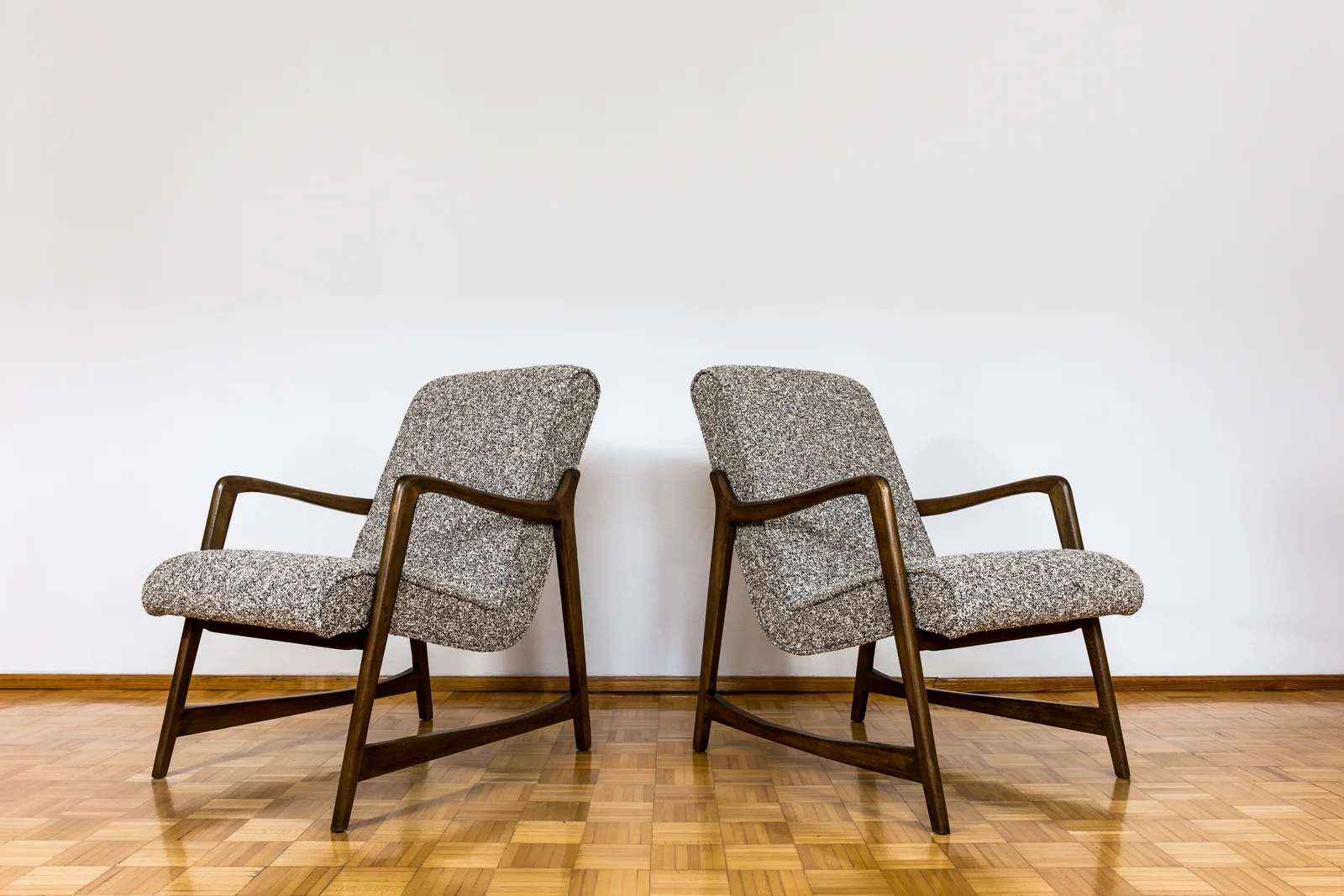 Pair of armchairs, 364, designed by Barbara Fenrych Węcławska, Poland, 1960s