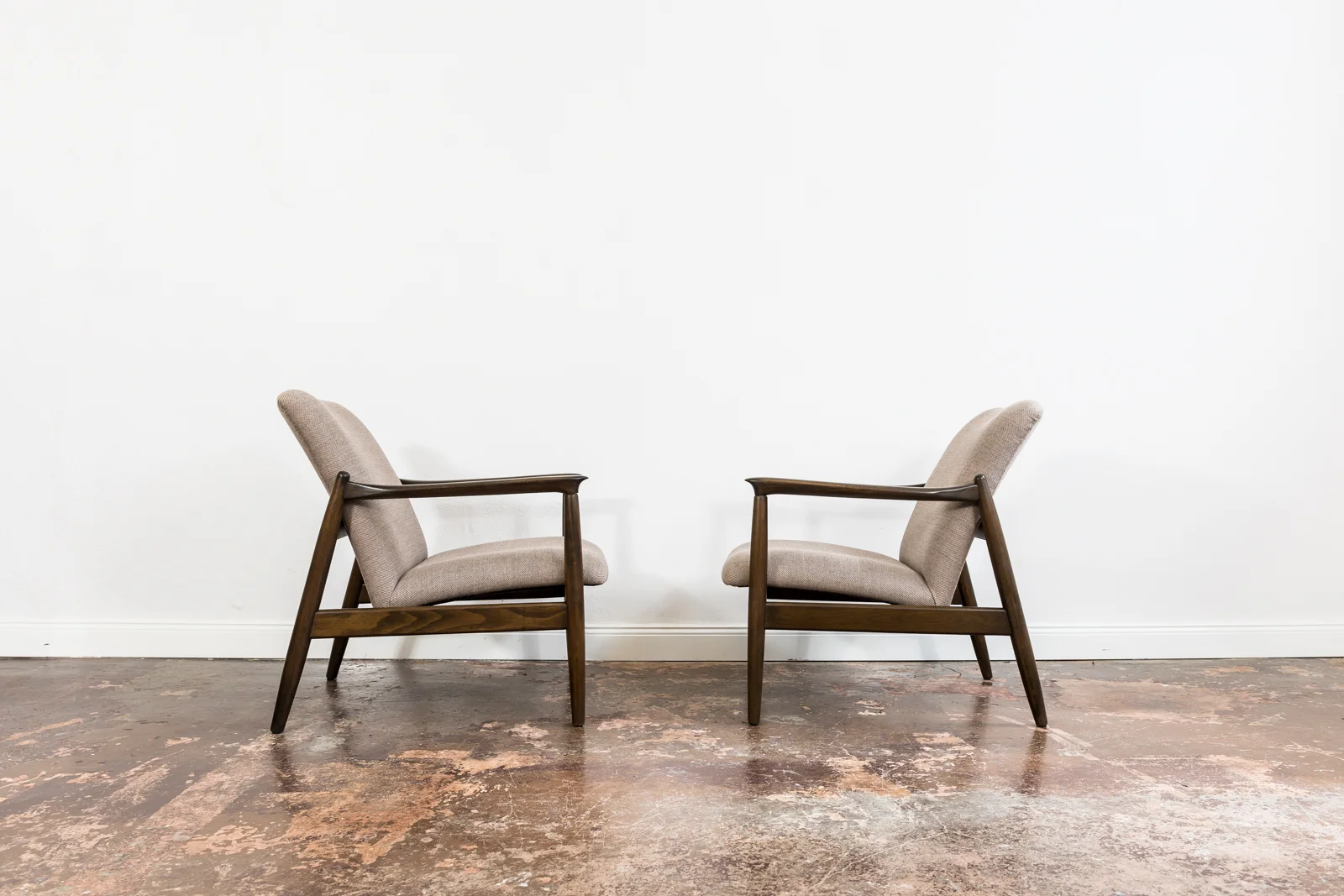 Pair of GFM-64 armchairs designed by Edmund Homa, Gościcińska Fabryka Mebli, Poland, 1960s