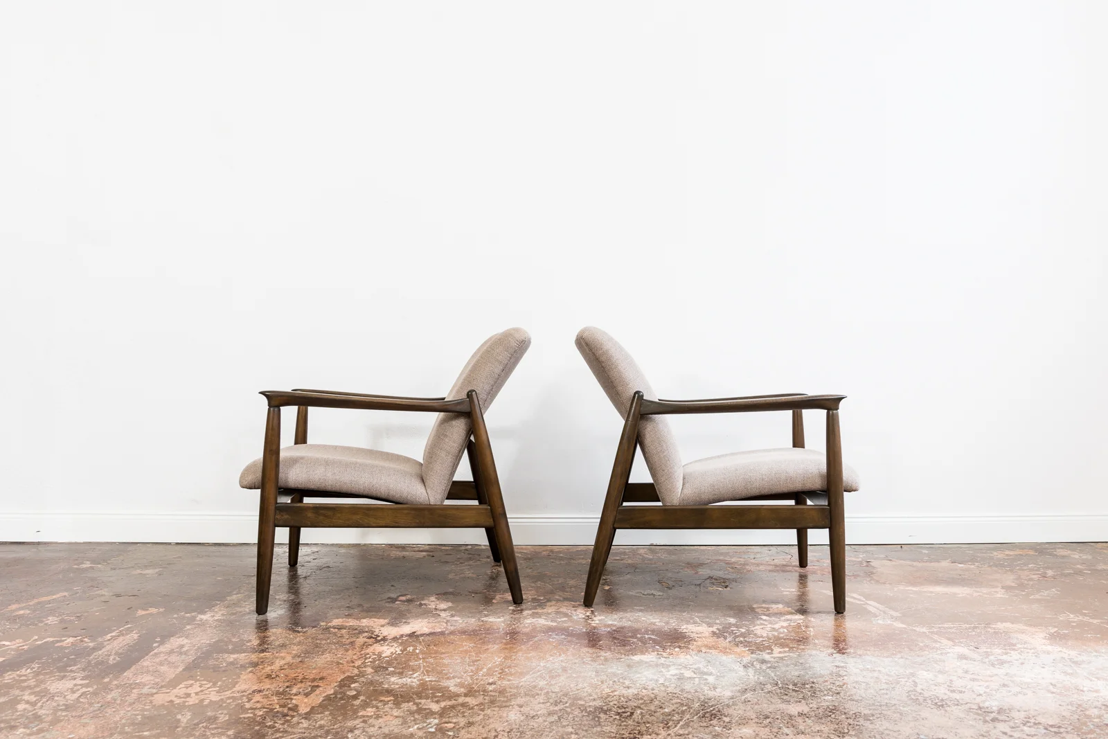 Pair of GFM-64 armchairs designed by Edmund Homa, Gościcińska Fabryka Mebli, Poland, 1960s