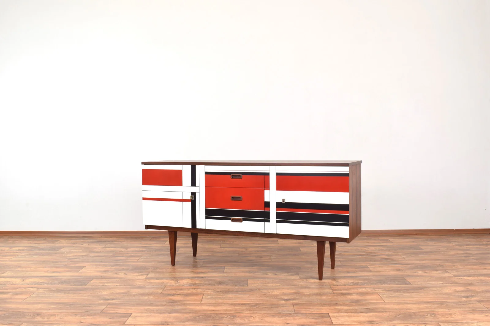 Sideboard z malaturą w stylu op-art, Niemcy, lata 60