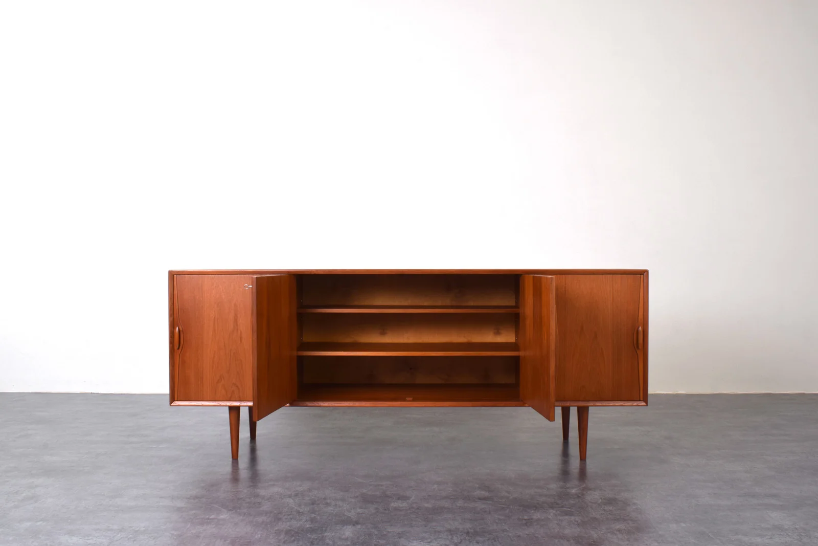 Tekowy sideboard, Dania, lata 60