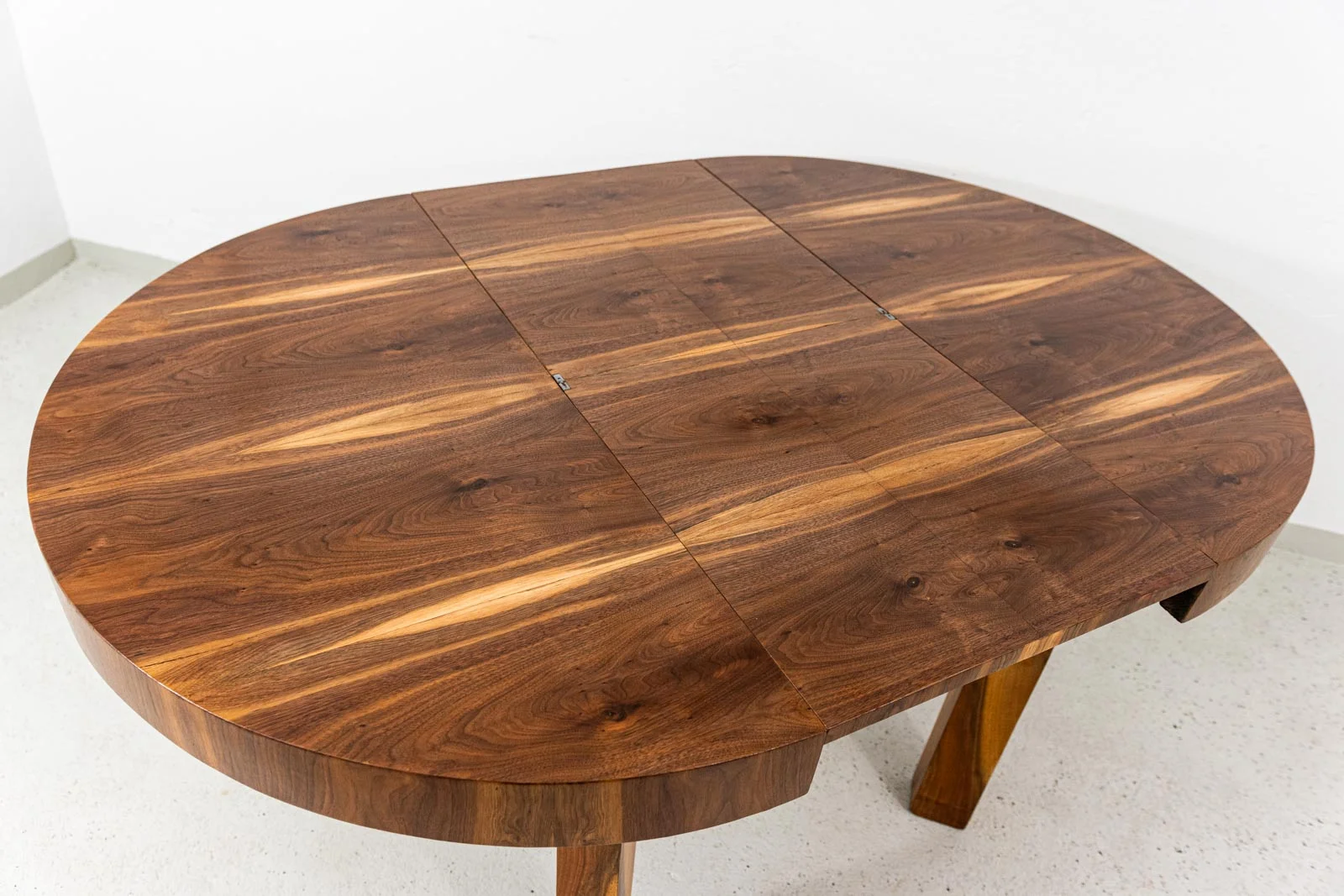 Round extendable table, Poland, 1950s