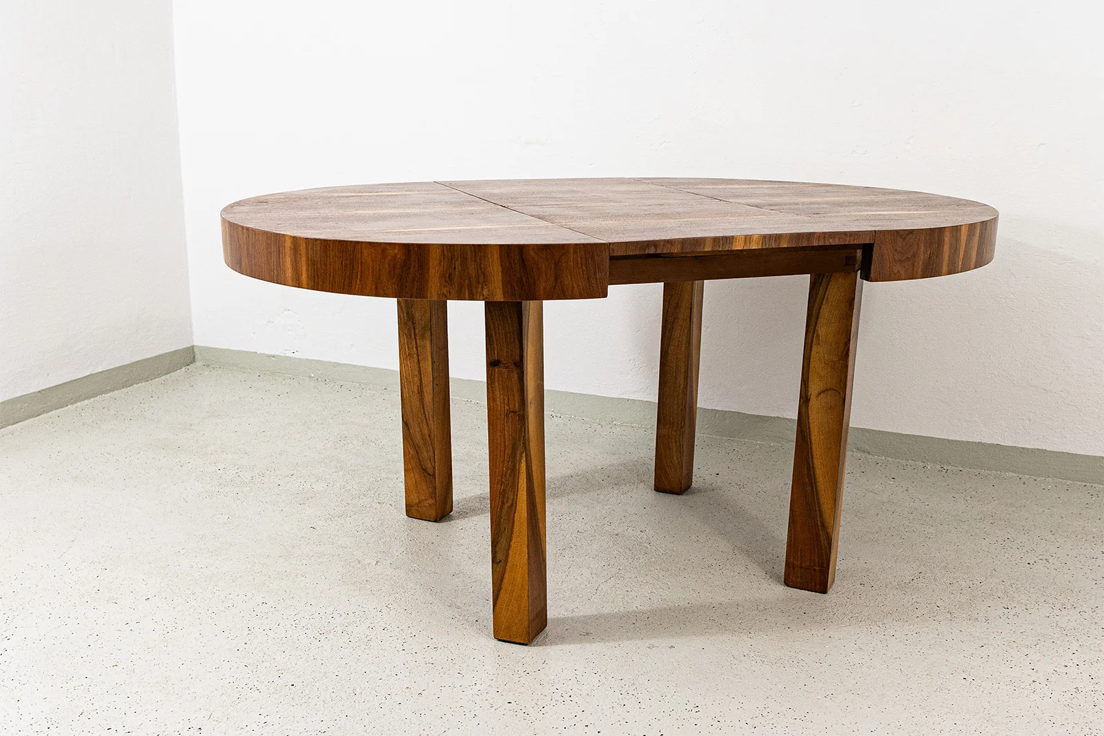 Round extendable table, Poland, 1950s