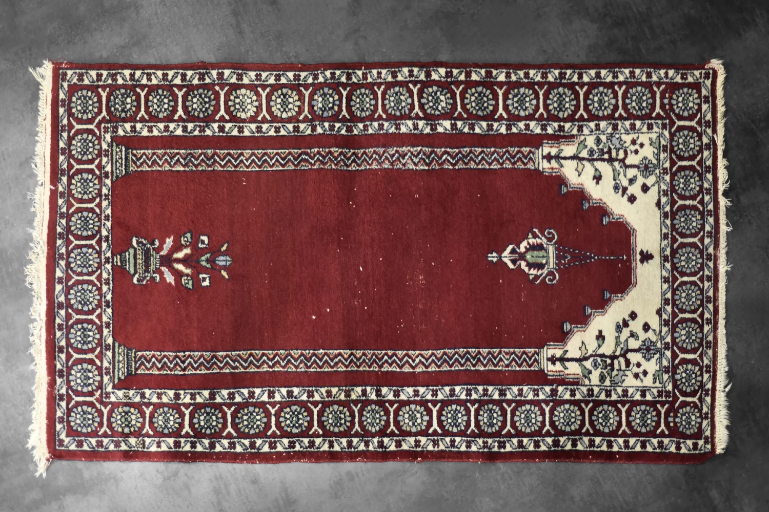Orientalny dywan modlitewny Mihrab, Pakistan, lata 60