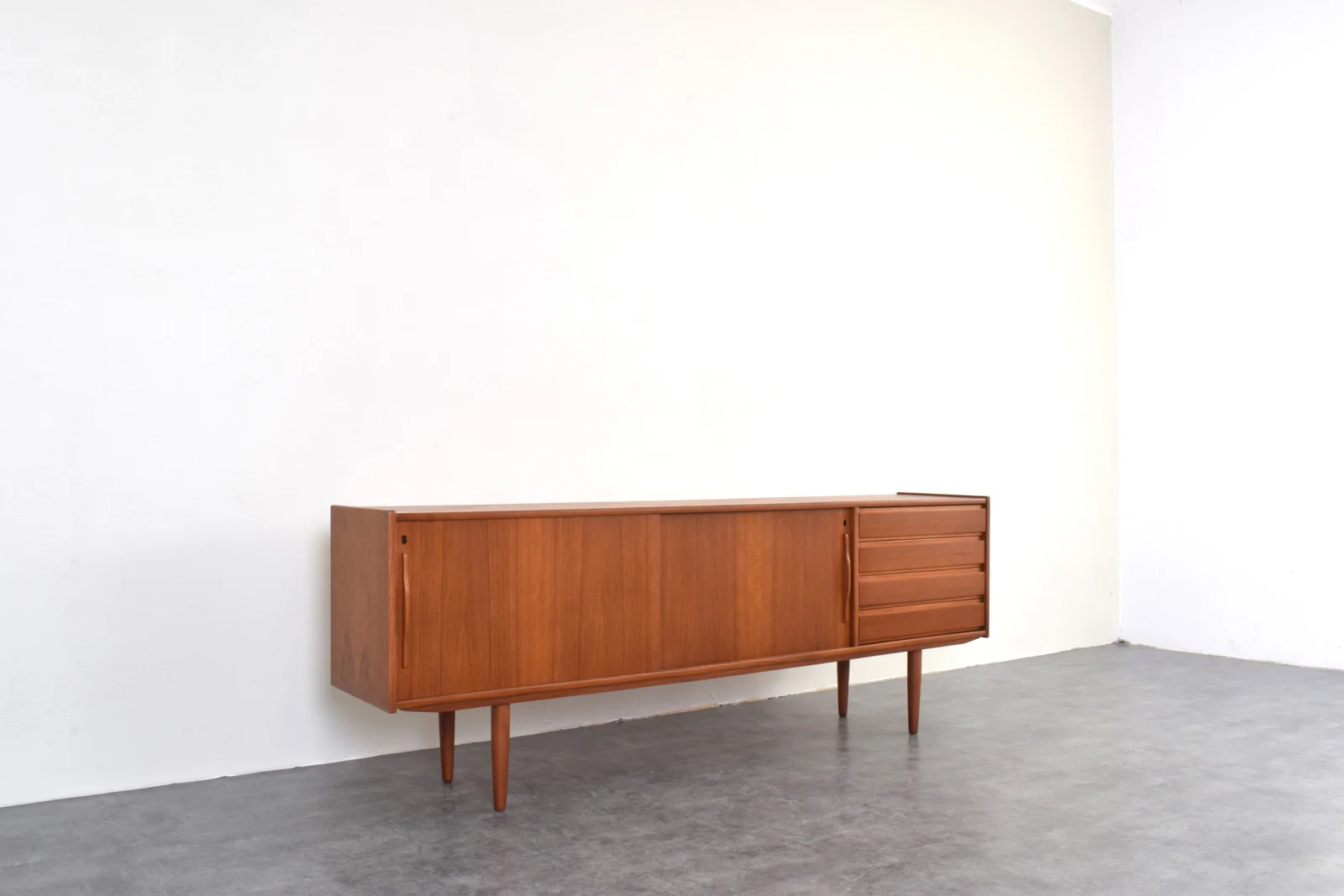 Tekowy sideboard, Dania, lata 60