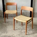 Para krzeseł z drewna teakowego proj. Niels Möller, Dania lata 60