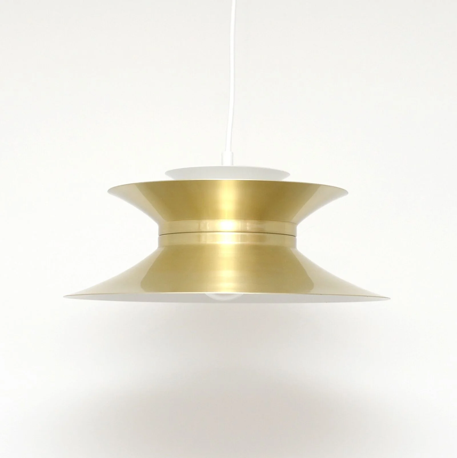Złota skandynawska lampa, Dania, lata 70