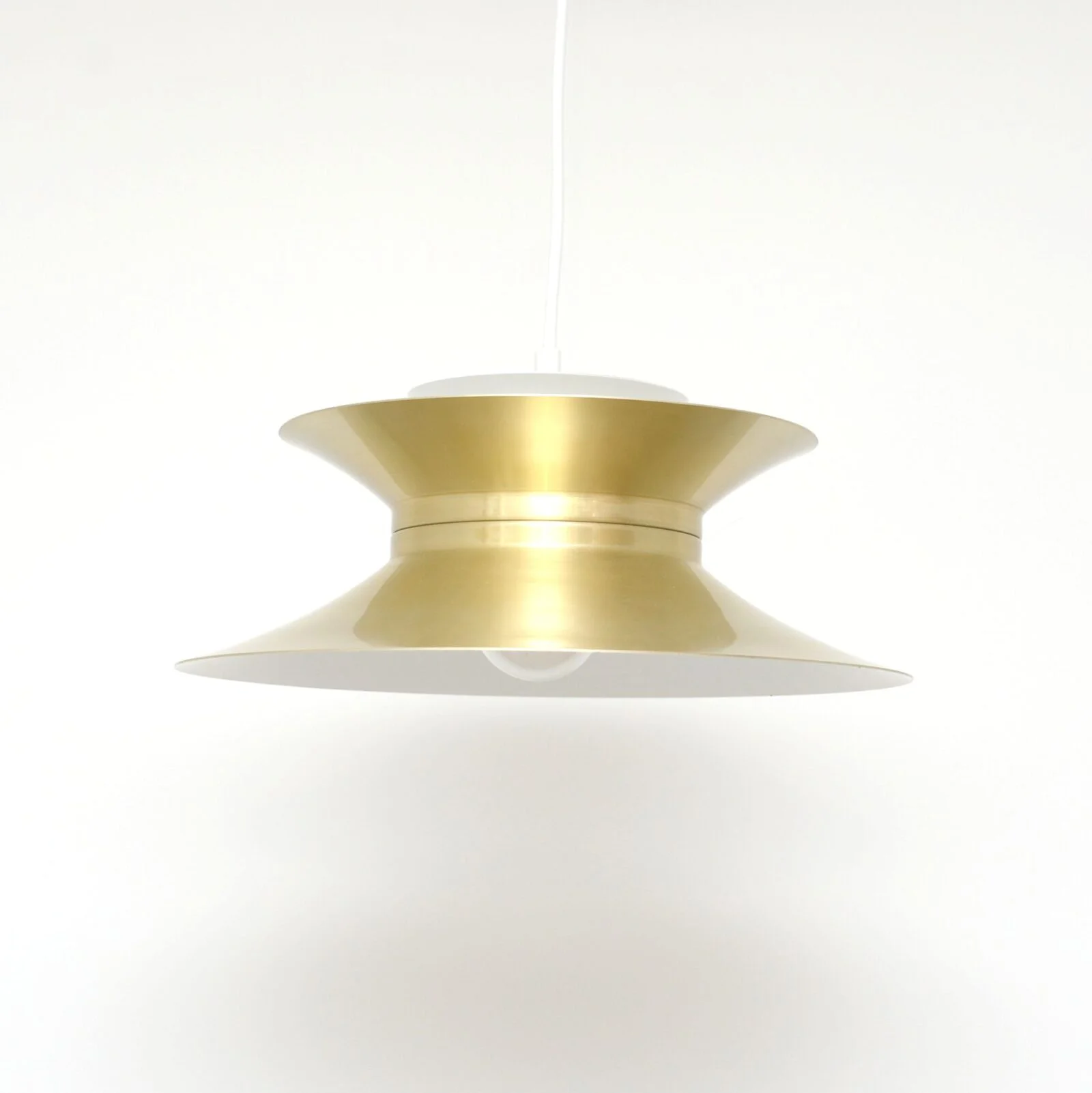 Złota skandynawska lampa, Dania, lata 70