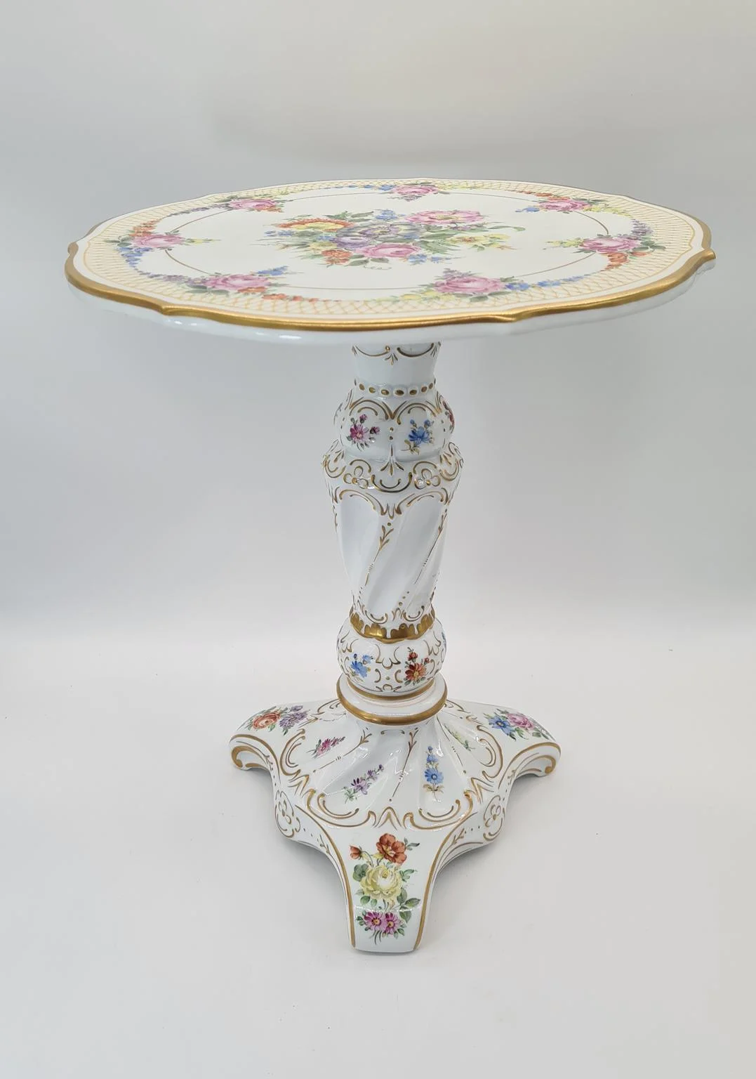 Porcelanowy stolik z ręcznie malowaną dekoracją kwiatową, Niemcy