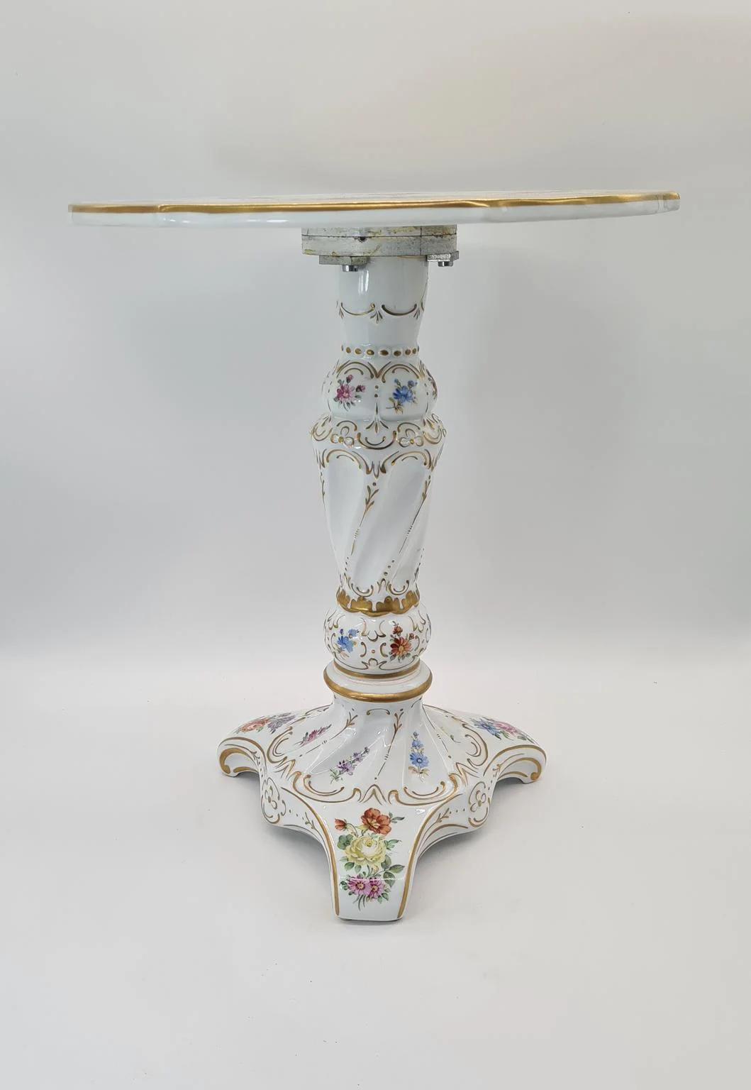Porcelanowy stolik z ręcznie malowaną dekoracją kwiatową, Niemcy